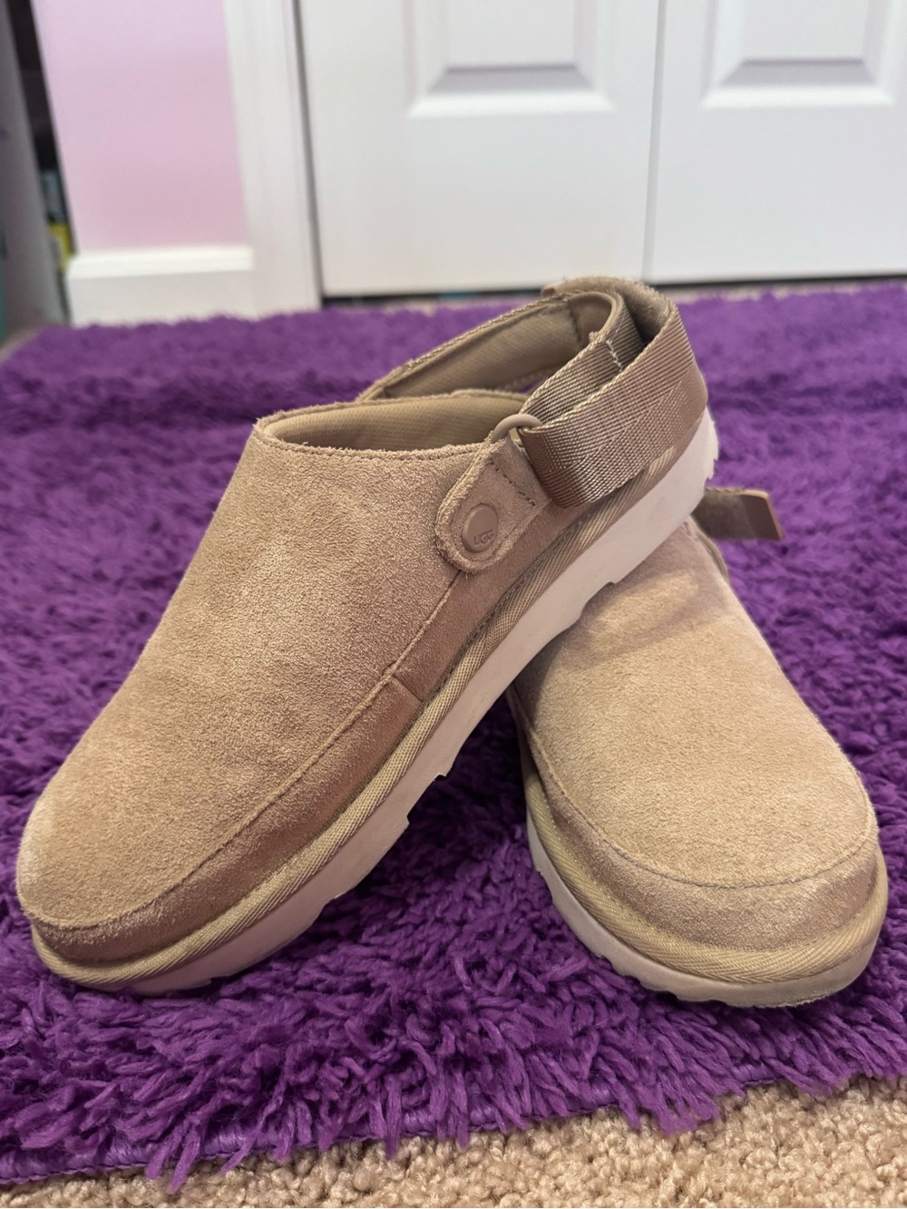UGG Big Kids Goldenstar Suede Slip-On Clog in Tan-Size 4 - Picture 6 of 9